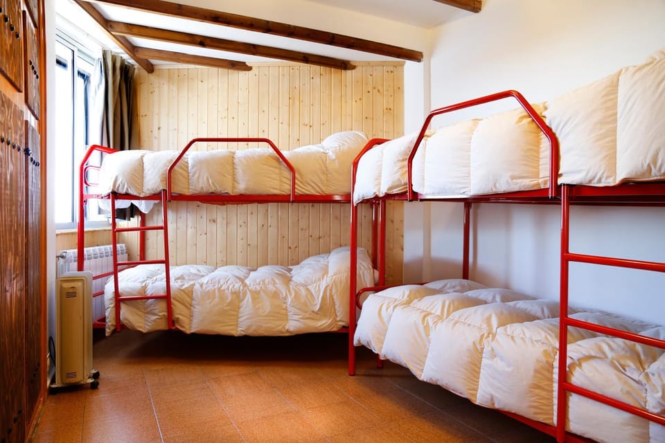 Bedroom, bunk bed