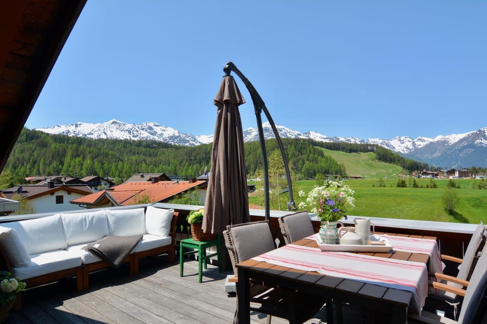 Spring, Day, Natural landscape, View (from property/room), Balcony/Terrace, Balcony/Terrace, Seating area, Mountain view