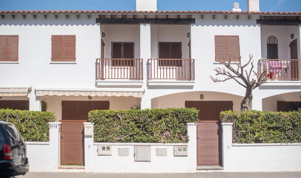 Property building, Facade/entrance, Off site