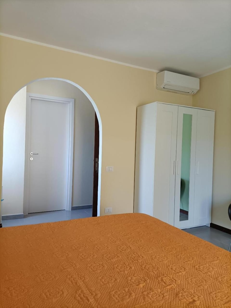 Bed, Photo of the whole room, Bedroom, wardrobe, air conditioner