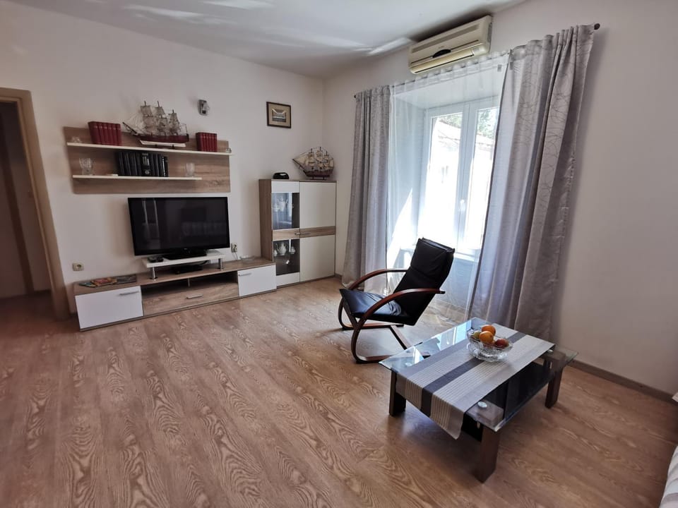 Communal lounge/ TV room, TV and multimedia, Living room