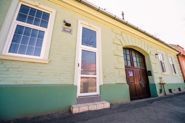 Property building, Facade/entrance