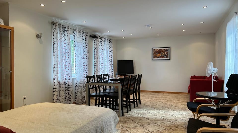 Living room, Seating area, Dining area