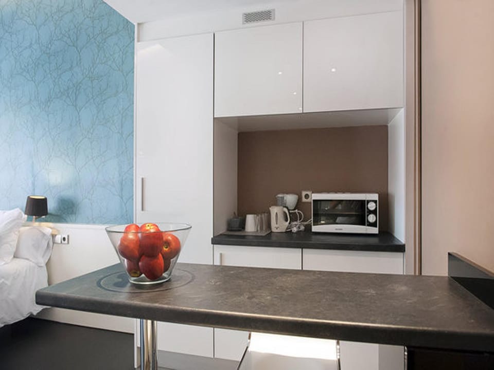 Coffee/tea facilities, Kitchen or kitchenette, Dining area