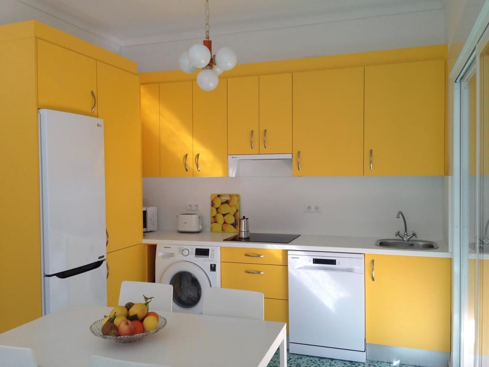 Day, Kitchen or kitchenette