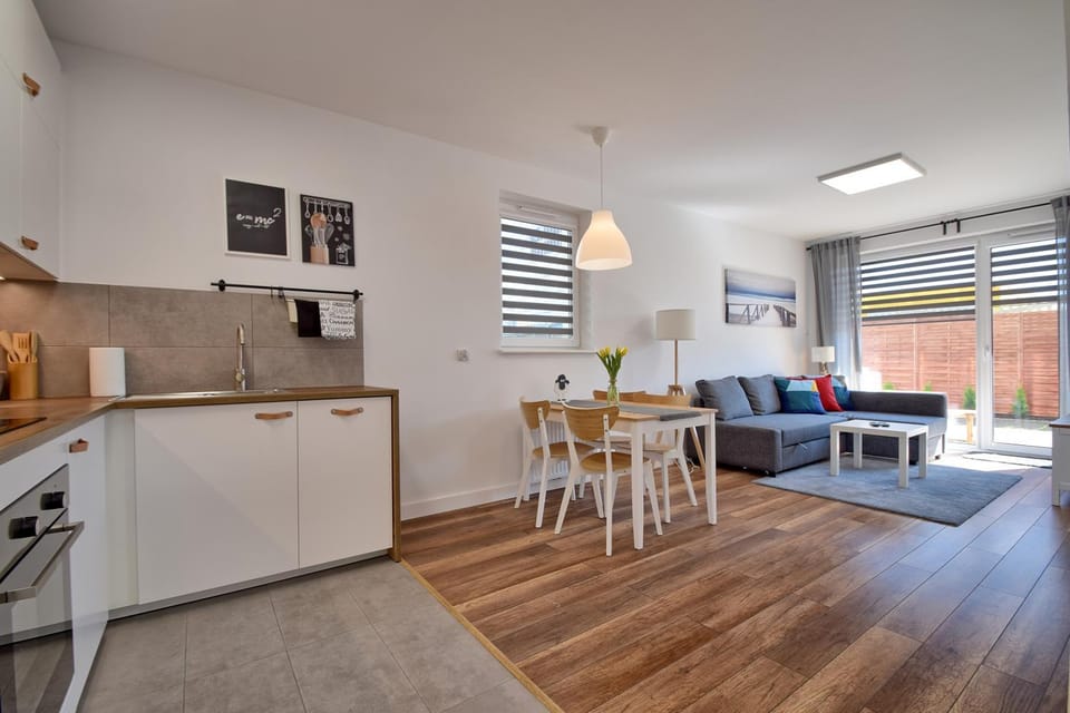 Kitchen or kitchenette, Living room, Seating area, Dining area