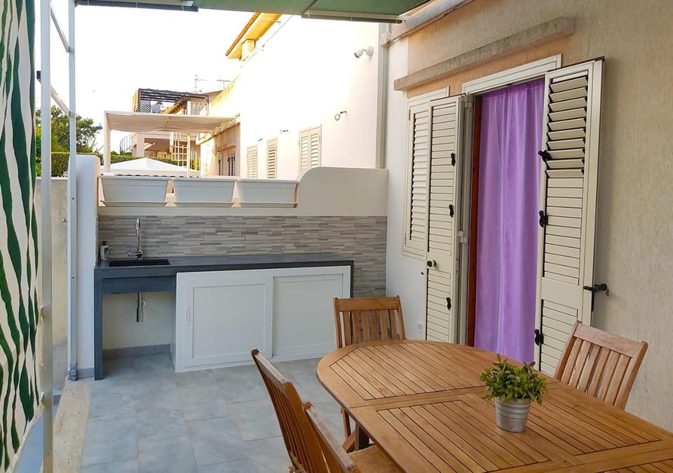Property building, Patio, Day, Dining area