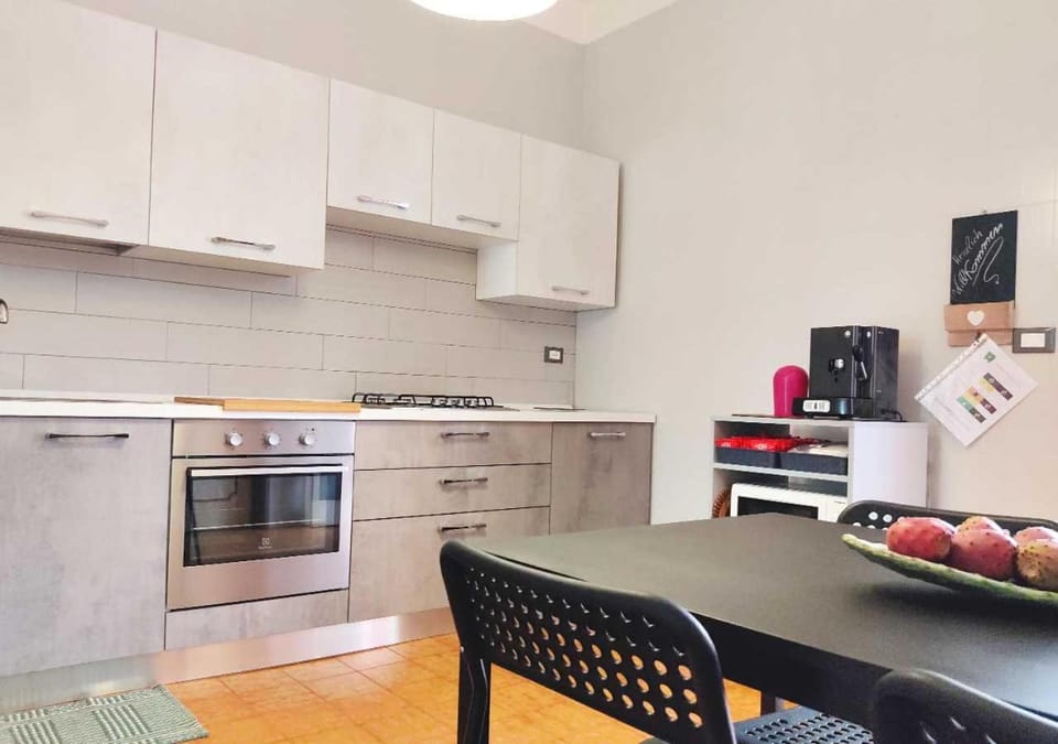 Kitchen or kitchenette, Communal kitchen