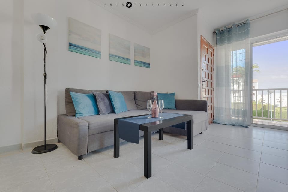 Apartment with pool, sea views & balcony less than 10min walk to La Mata Beach! Apartment in Torrevieja
