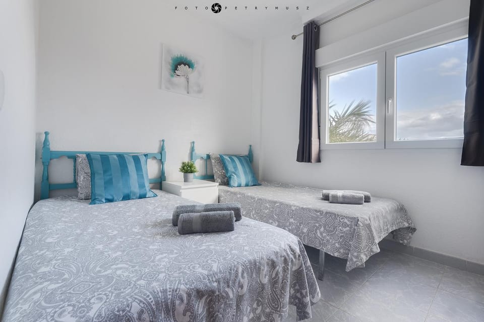 Apartment with pool, sea views & balcony less than 10min walk to La Mata Beach! Apartment in Torrevieja