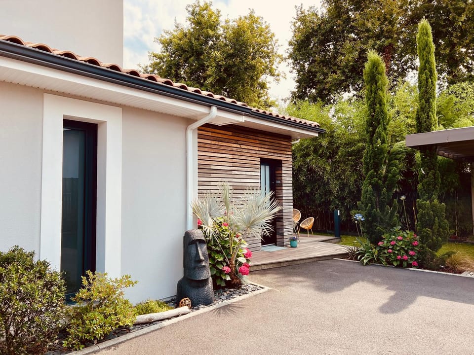 Property building, Spring, Garden view