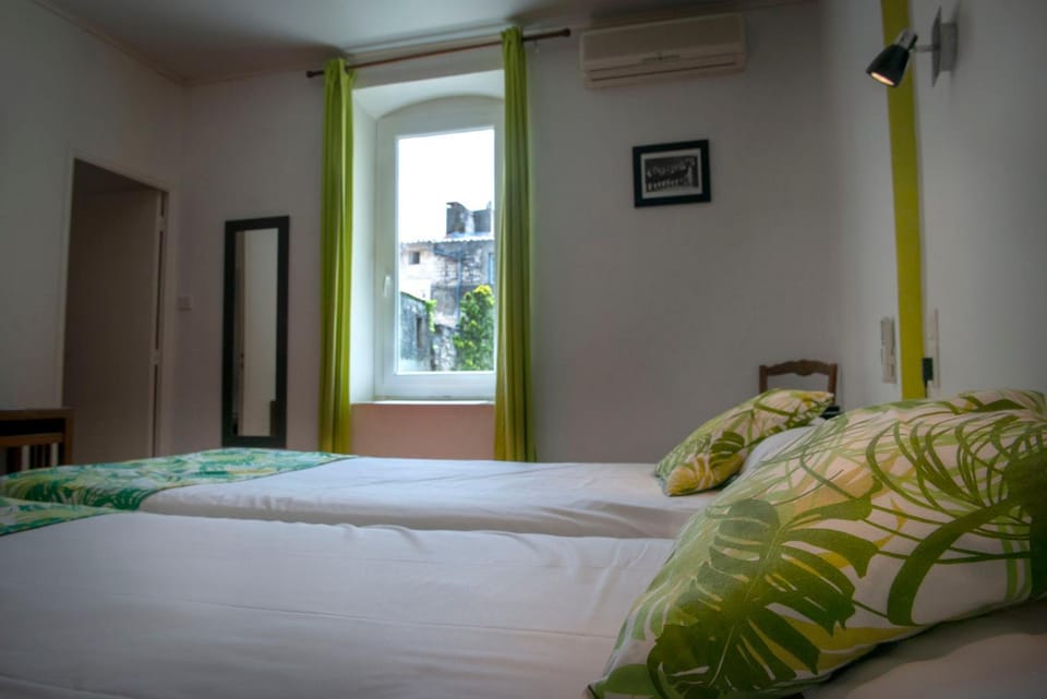 Bed, Bedroom, air conditioner