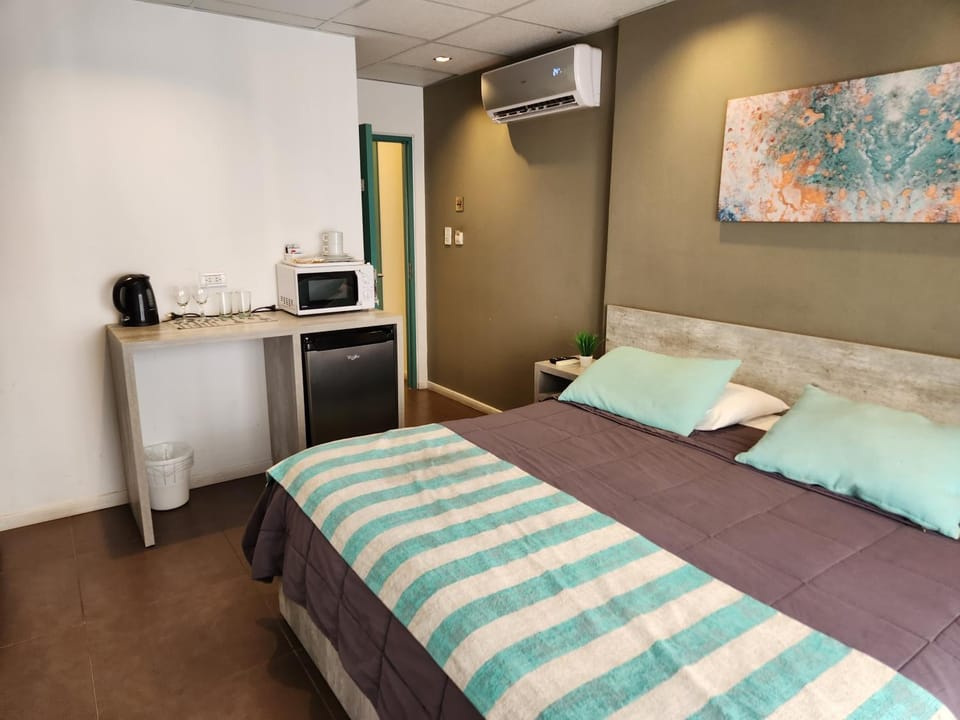 Bed, Bedroom, minibar, air conditioner