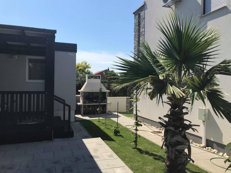 Location, children, Family