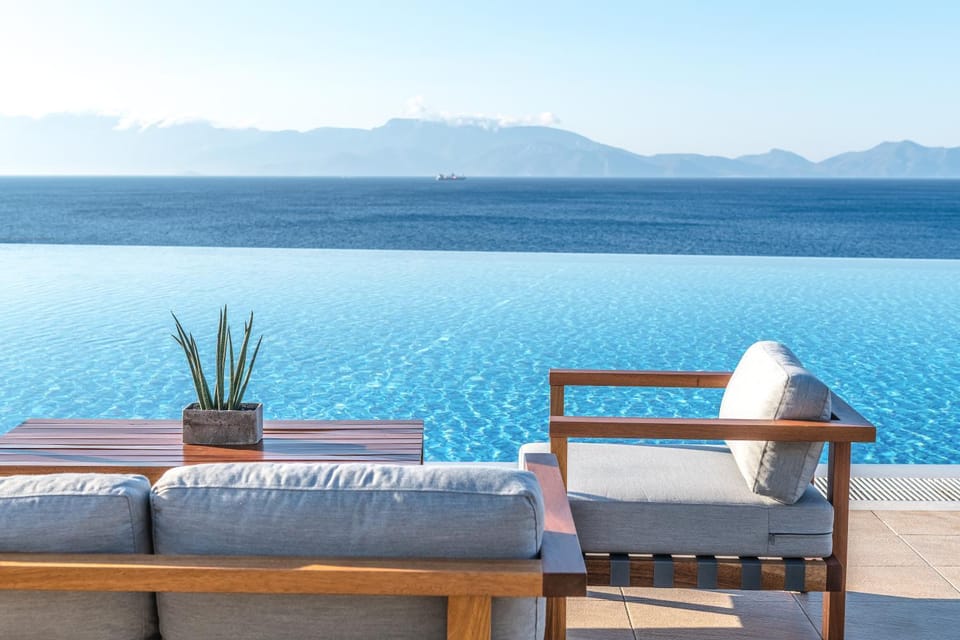 Day, View (from property/room), Lounge or bar, Swimming pool