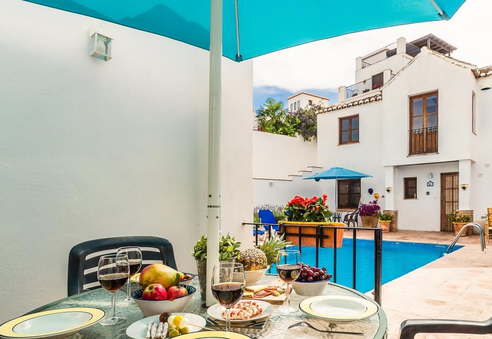Patio, Patio, Coffee/tea facilities, Dining area, Pool view, Swimming pool
