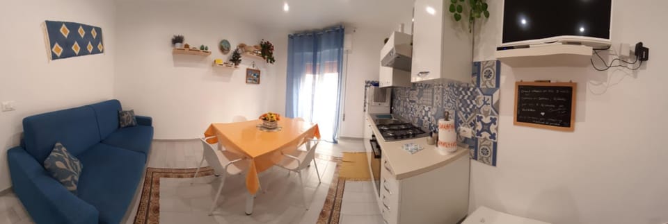 Kitchen or kitchenette, Seating area
