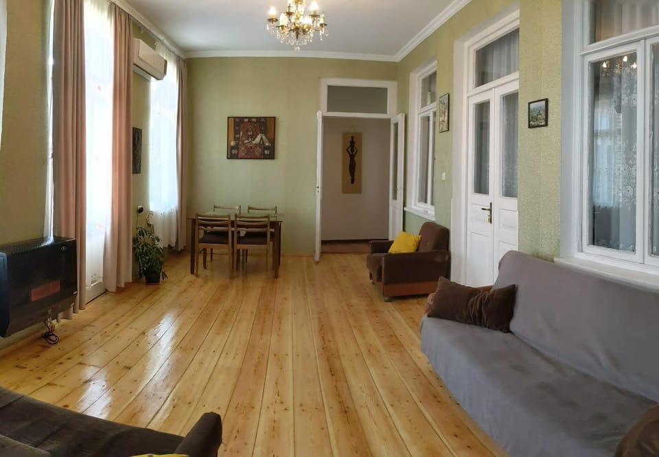 Living room, Seating area, internet