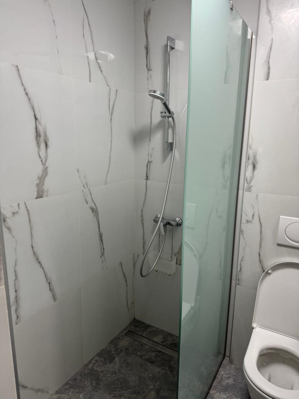 Shower, Toilet