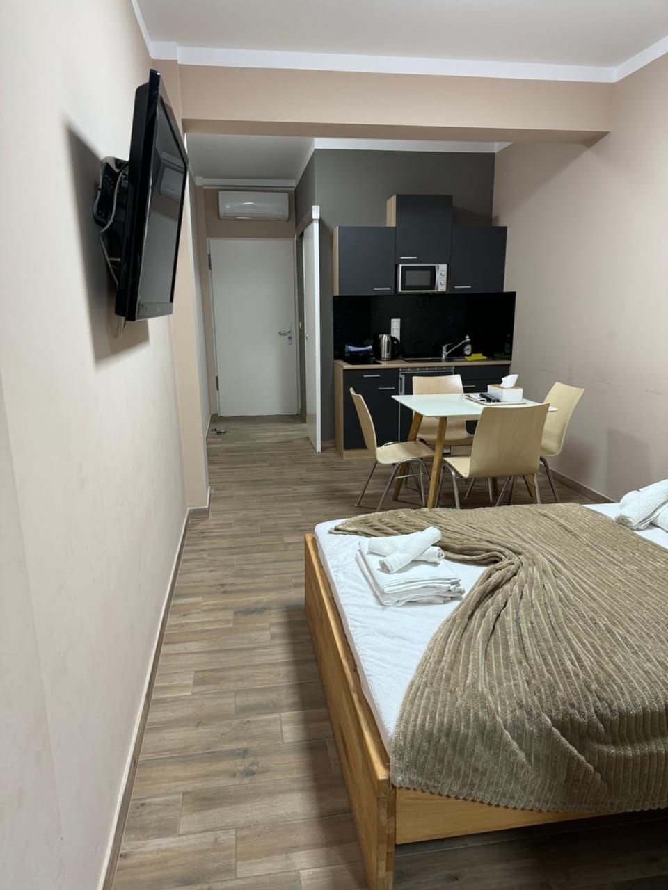 Bed, Photo of the whole room