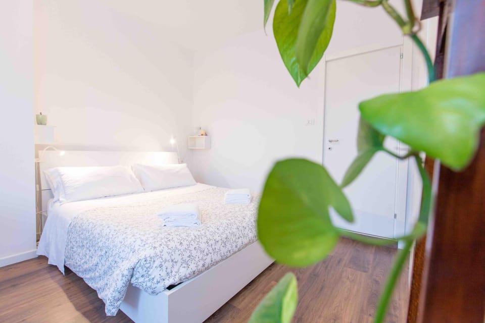 Bed, Decorative detail, Bedroom