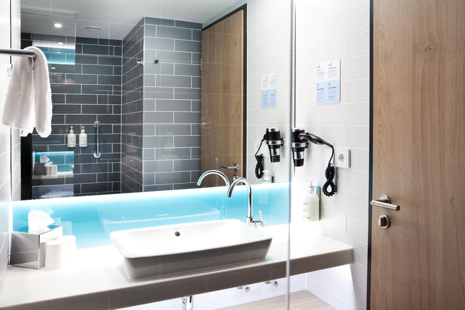 Shower, Bathroom, hair dryier, towels