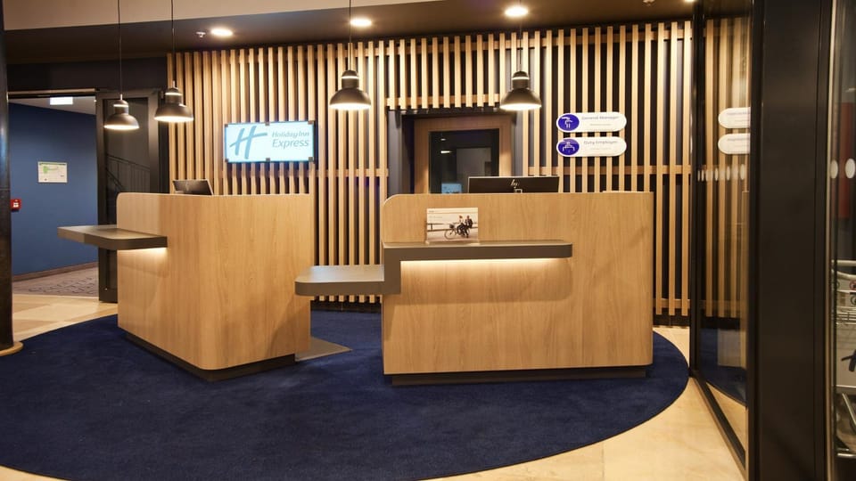 Property building, TV and multimedia, Lobby or reception, Lobby or reception, Seating area