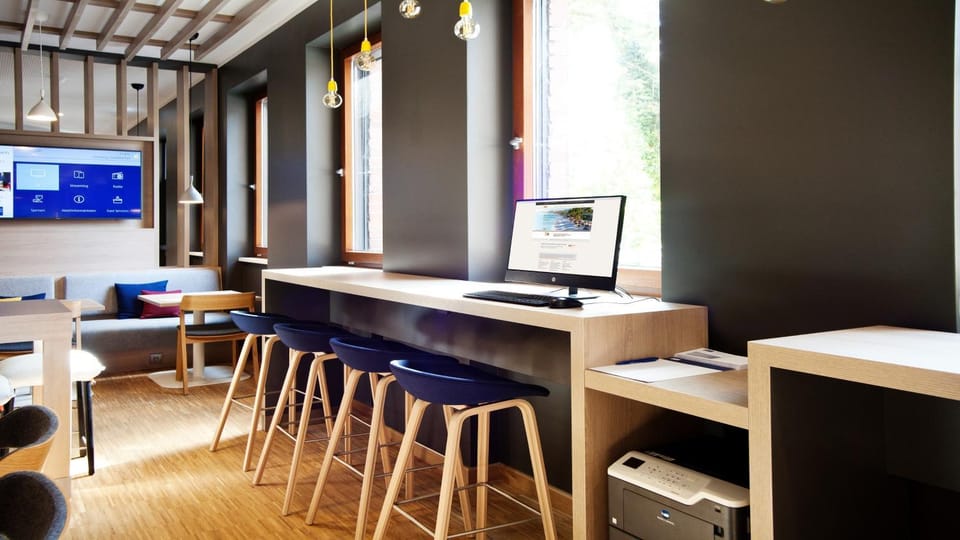 TV and multimedia, View (from property/room), Other, Business facilities, Decorative detail, Seating area, furniture