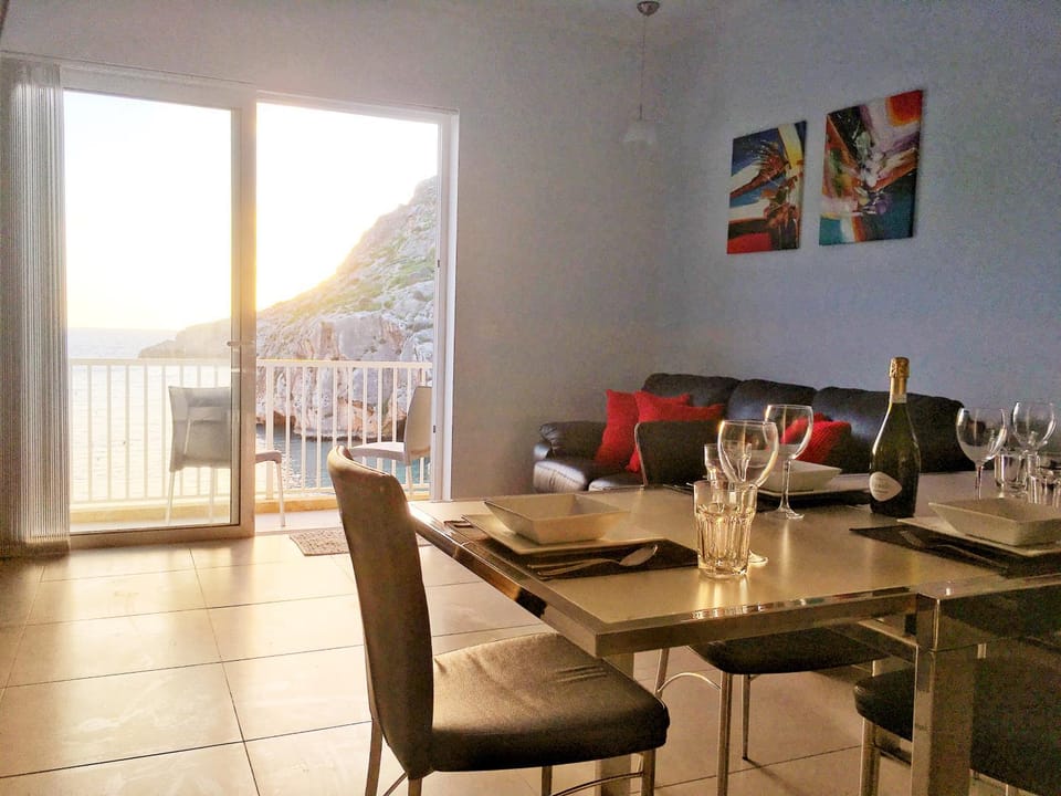 Balcony/Terrace, Living room, Photo of the whole room, Dining area, Sea view