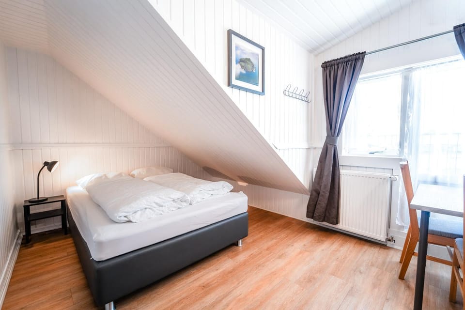 Bed, Bedroom, internet