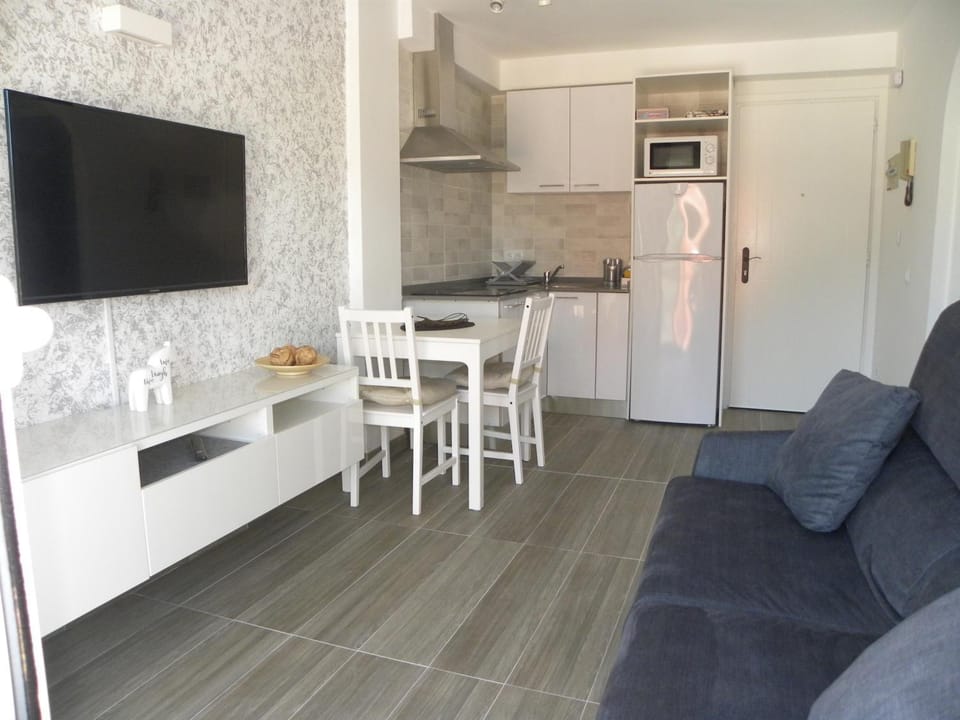 TV and multimedia, Kitchen or kitchenette, Living room, Dining area