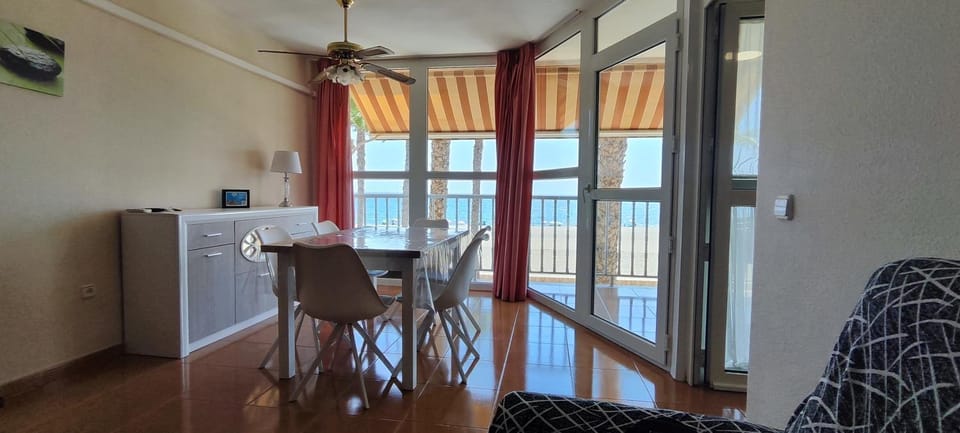 Living room, Dining area, Sea view, Sea view, pet friendly, pet friendly