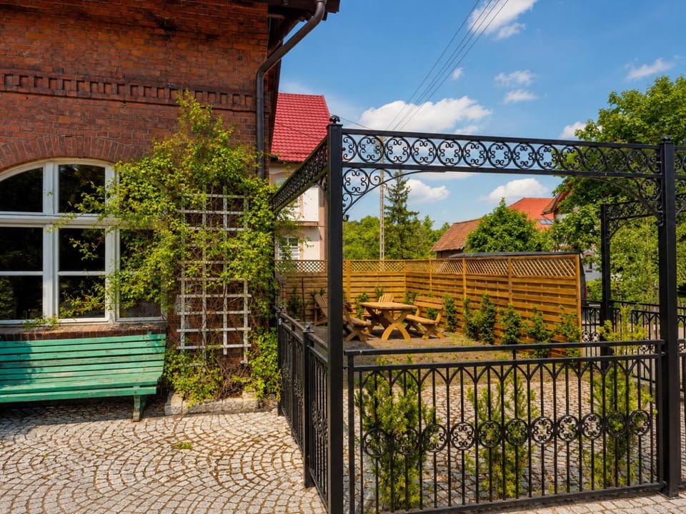 Property building, Spring, Day, Garden, Garden view