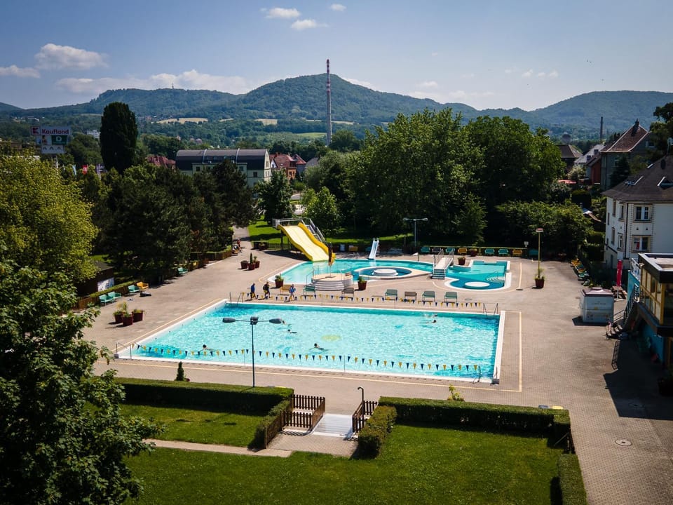 Swimming pool