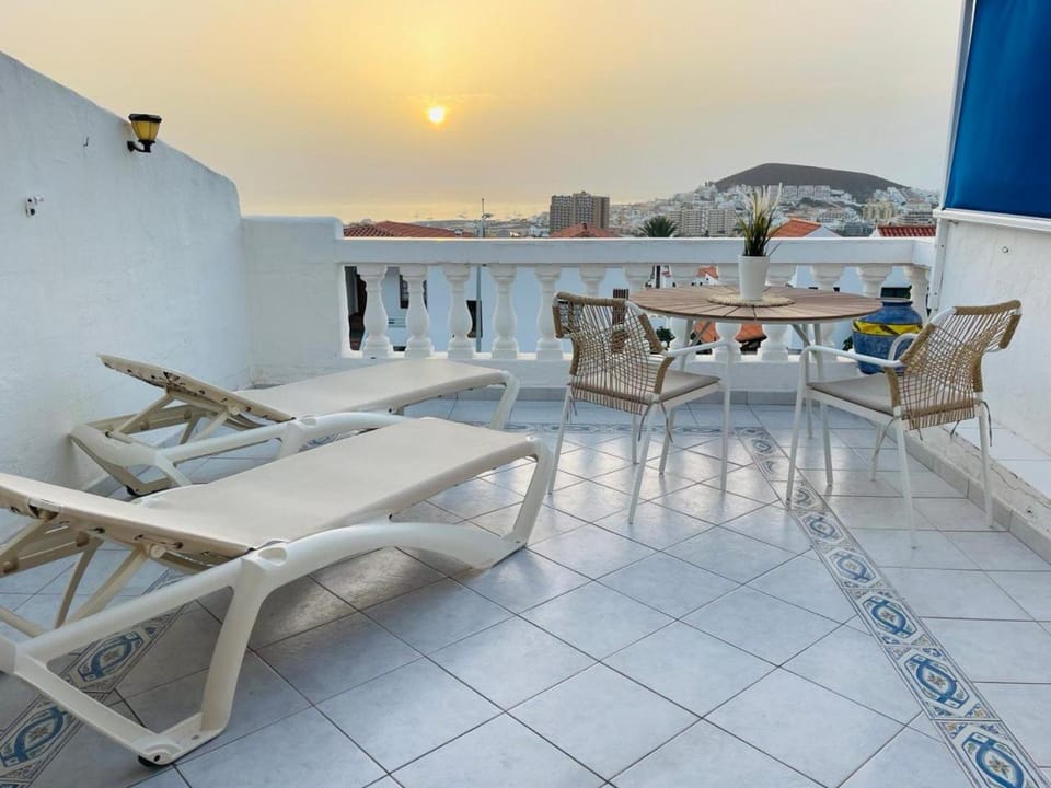 View (from property/room), Balcony/Terrace, sunbed