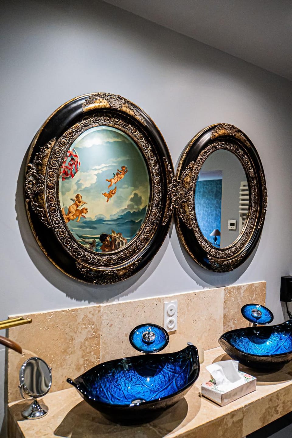 Bathroom, Decorative detail
