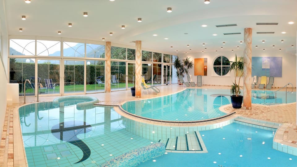 Hot Tub, Swimming pool