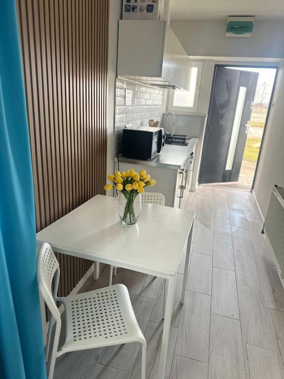 TV and multimedia, Kitchen or kitchenette, Dining area, stove