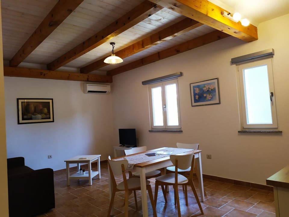 TV and multimedia, Living room, Dining area, bunk bed