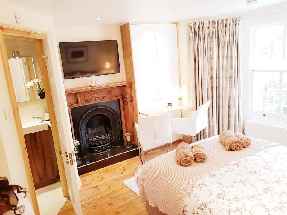 Communal lounge/ TV room, TV and multimedia, Seating area