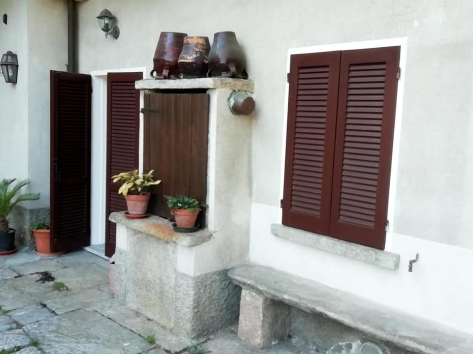 Facade/entrance, Decorative detail