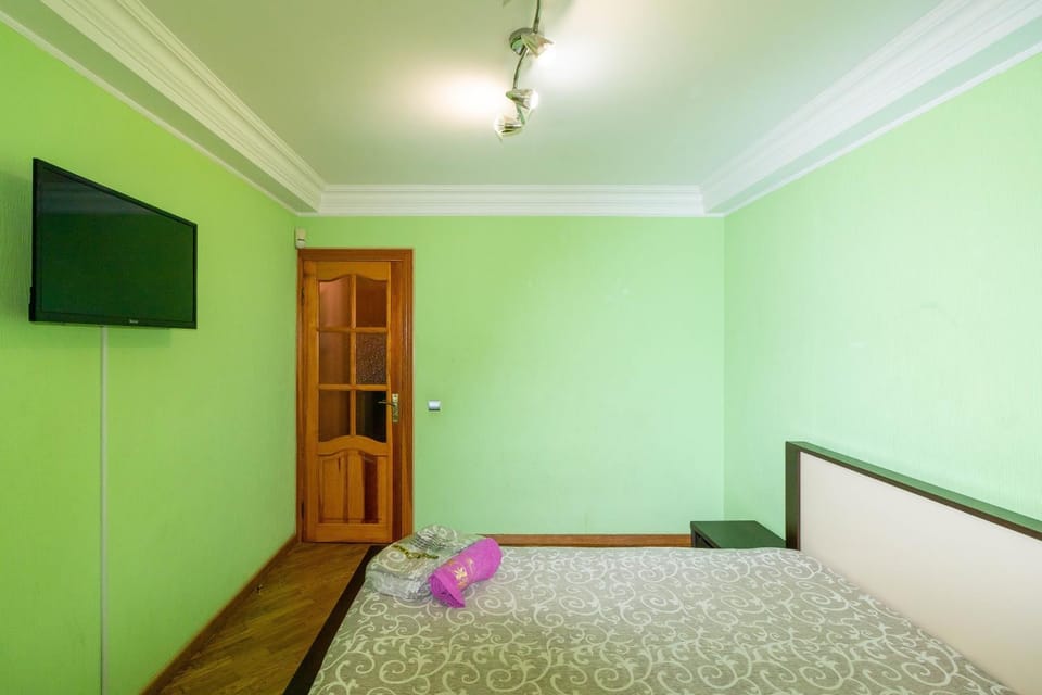 Bed, TV and multimedia, towels, towels