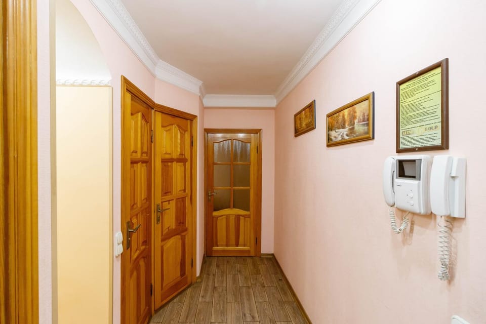 Seating area, Guests, Location, locker, locker