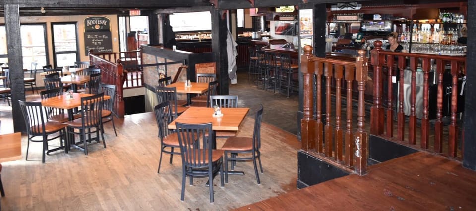 Restaurant/places to eat, On site, Lunch, Dinner, Alcoholic drinks, Non alcoholic drinks