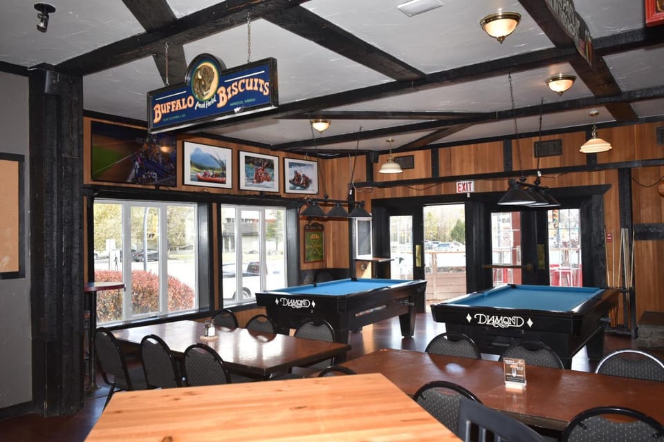 Billiard, Darts, Evening entertainment, On site, Lunch, Dinner, Alcoholic drinks, Non alcoholic drinks