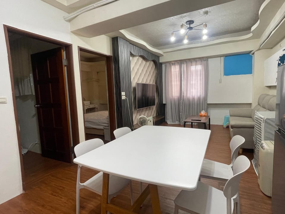 TV and multimedia, Living room, Seating area, Dining area