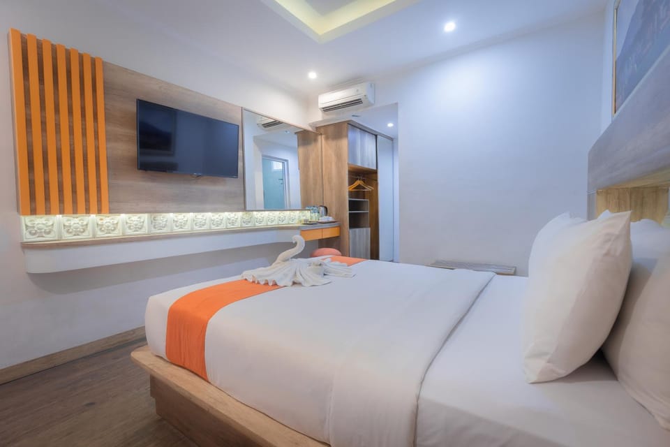 Bed, TV and multimedia, Photo of the whole room, Bedroom, towels