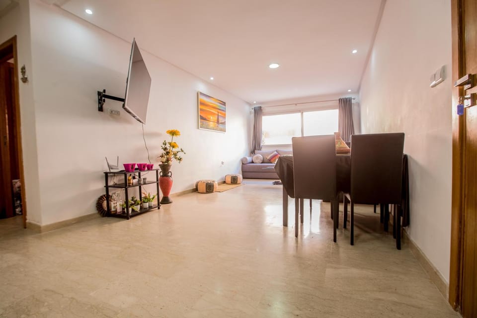 Living room, Photo of the whole room, Decorative detail