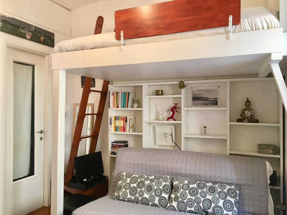 Communal lounge/ TV room, bunk bed
