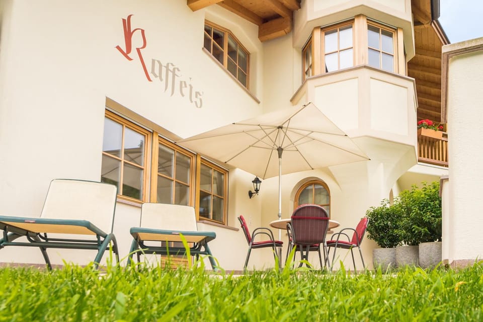 Patio, Garden, Balcony/Terrace, Seating area, Dining area